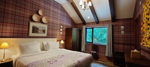 3 chambres, coffres-forts dans les chambres, fer et planche à repasser