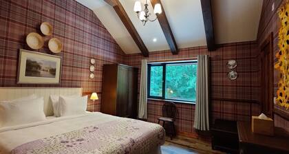 Black Sheep Hotels Cabins - Tartan and Timber