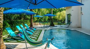 Outdoor pool, pool umbrellas, pool loungers - Plantation Acres Luxury Mansion (Plantation)