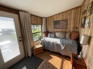 3 Schlafzimmer, Reisekinderbett, kostenloses WLAN, Bettwäsche