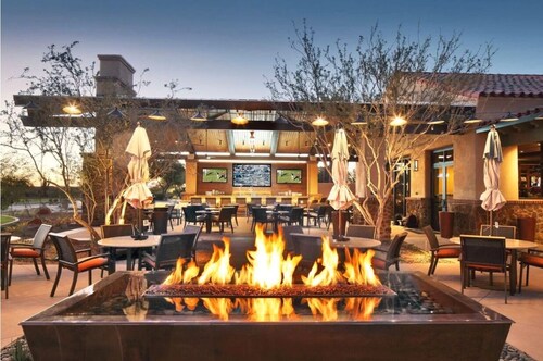 3 bedroom house with Golf, pool, hot tub, gym, biking, and much more