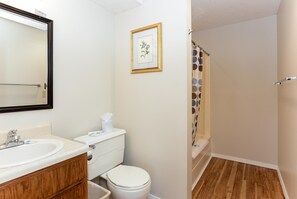 House (Timber Glen 8D - Awesome Dutch Cottag) | Bathroom