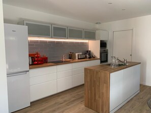 Microwave, dishwasher, coffee/tea maker, cookware/dishes/utensils - Loft 90m2, terraces 90m2 (Lacanau)