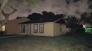 Exterior - Tiny and cozy apartment in Miami 🏖 (Miami Gardens)