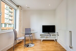 Flat-screen TV, heated floors - Two Bedroom Apartment in Canary Wharf (London)