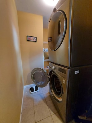 Hus (Blue Bird Hill - EXCELLENT LOCATION -) | Klesvask