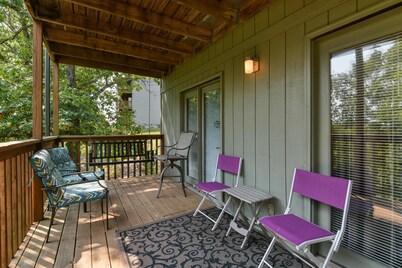 Welcome Inn- Pools - Great Balcony - Trails to Fishing -SO Close to Sdc!!