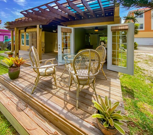  CHARMING BEACH VILLA-HUGE ROOFTOP DECK-600 FEET FROM THE BEACH