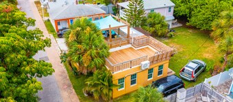  CHARMING BEACH VILLA-HUGE ROOFTOP DECK-600 FEET FROM THE BEACH