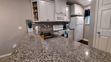 Condo (Placid Place - Walk to Marina - FISHI) | Private kitchen