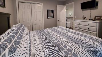Condo (Placid Place - Walk to Marina - FISHI) | 2 bedrooms, free WiFi