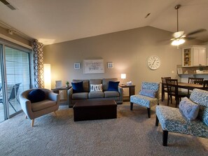 Living room - Placid Place Condo, Walk to Marina, Fishing & Boat Rentals (Branson)