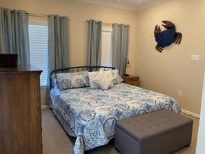 3 slaapkamers, een strijkplank/strijkijzer, gratis wifi, beddengoed