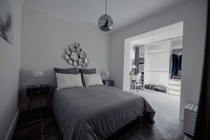 5 bedrooms, soundproofing, iron/ironing board, free WiFi