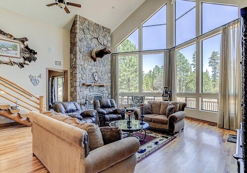 The EXECUTIVE LEVEL retreat for families and outdoor lovers in Happy Jack, AZ!