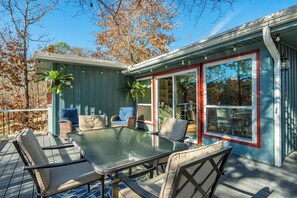 Outdoor dining - Lakefront Home w/ Dock: 10 Mi to Central Ave! (Hot Springs)