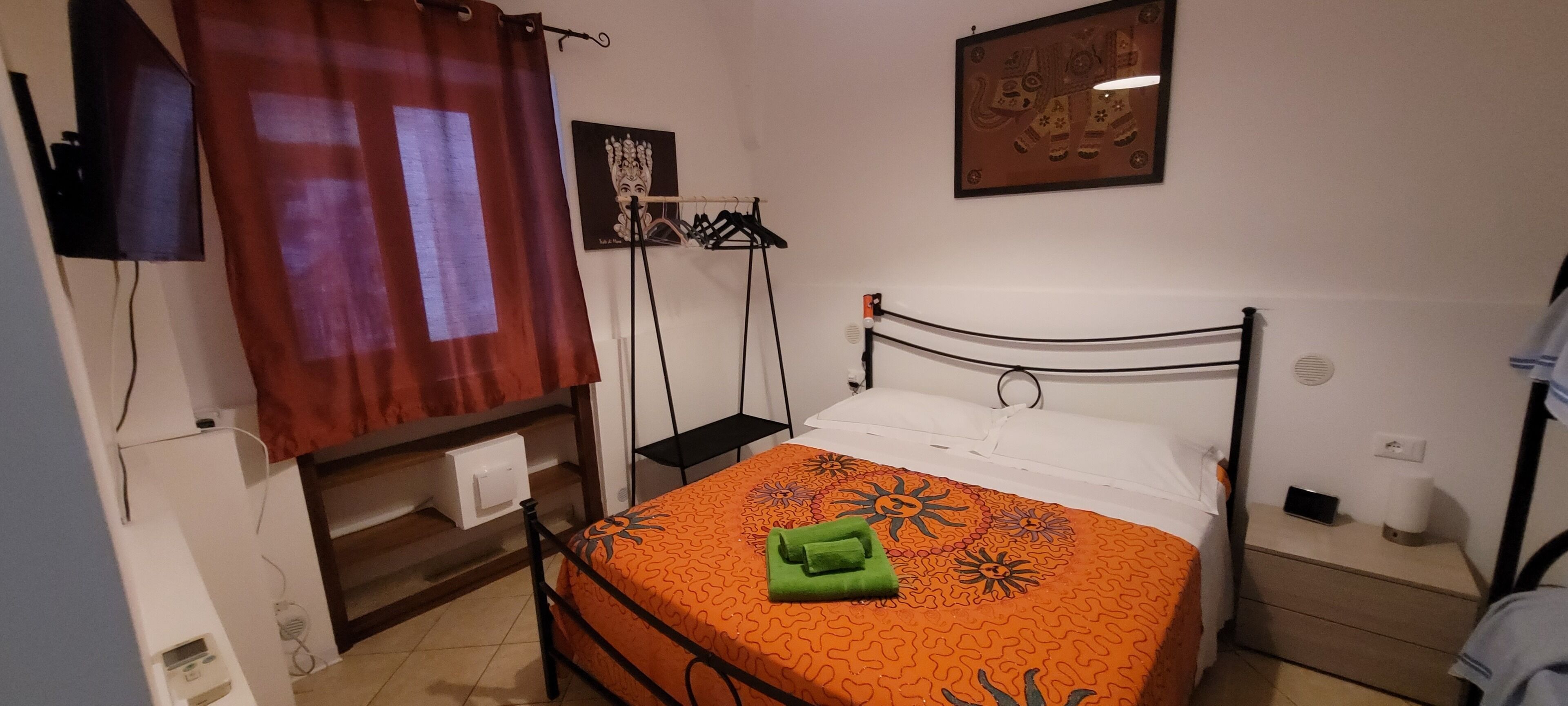 1 chambre, bureau, fer et planche à repasser, Wi-Fi gratuit