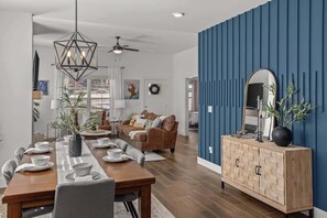 Interior - Winter Escape Fireplace Hot tub By Square & Museum (Bentonville)