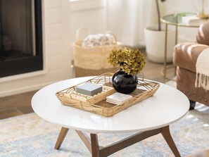 Interior - Winter Escape Fireplace Hot tub By Square & Museum (Bentonville)