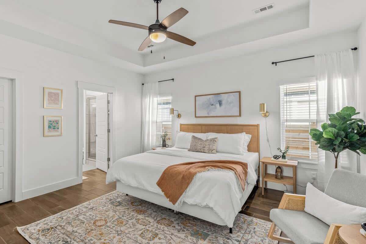 3 soverom, skrivebord, reiseseng for barn og wi-fi