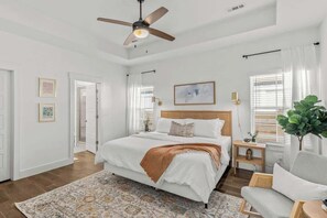 3 bedrooms, desk, travel crib, WiFi - Winter Escape Fireplace Hot tub By Square & Museum (Bentonville)