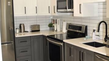 Frigorífic, microones, forn i placa de cuina