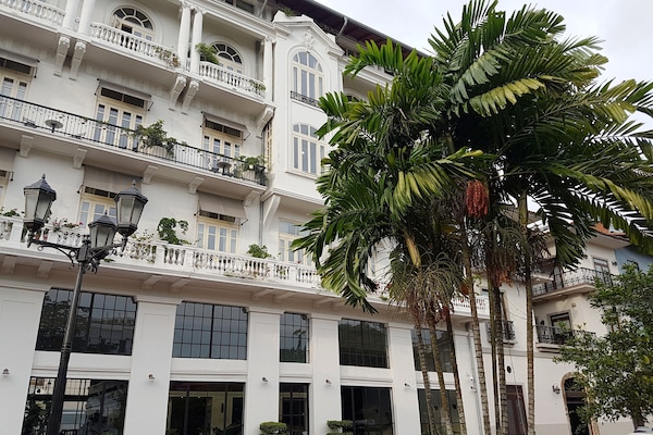 American Trade Hotel