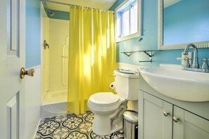 Hair dryer, towels - Waterfront Virginia Retreat w/ Canoe, Pets Welcome (Rileyville)