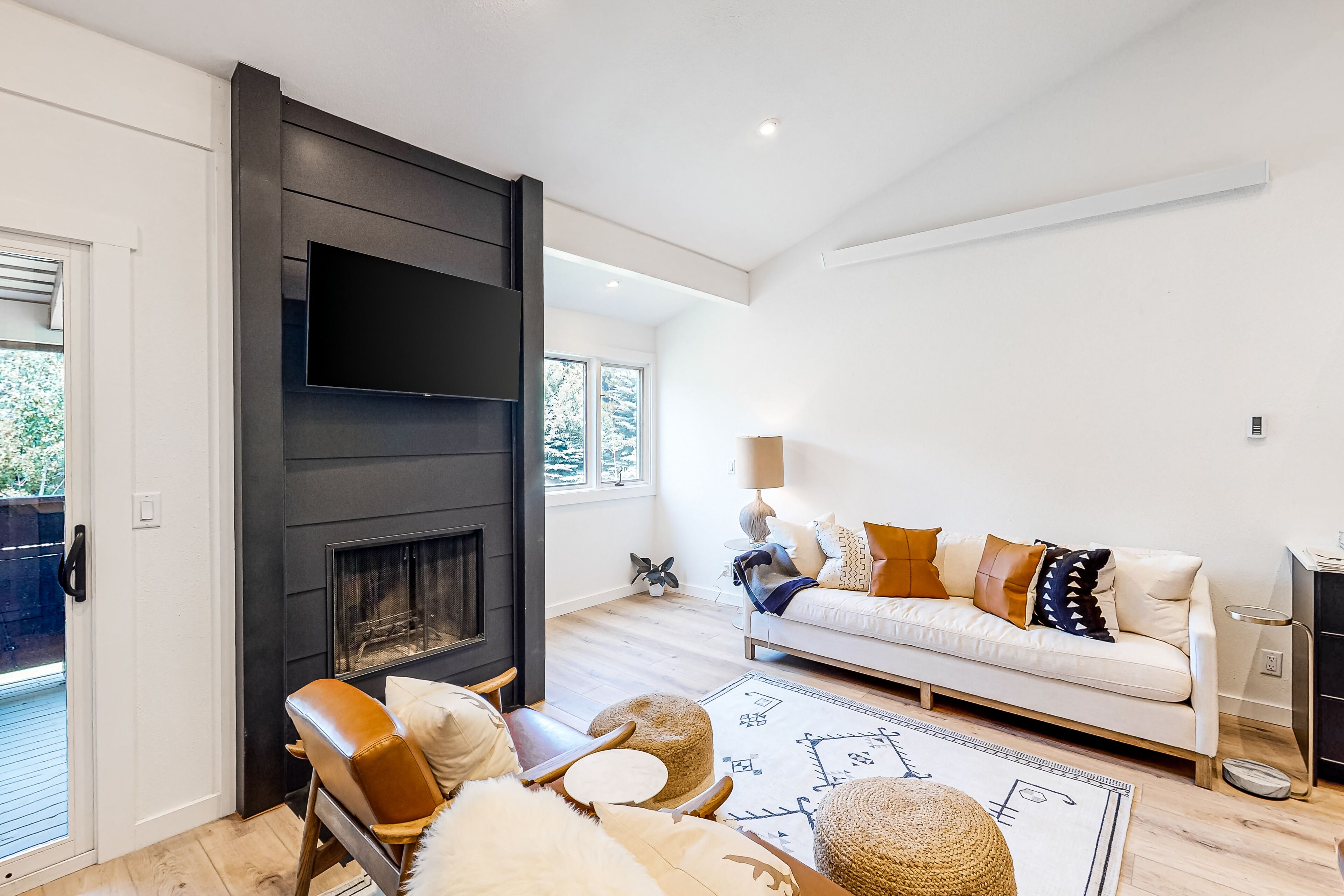 Gorgeous, modern mountain view condo with deck & great kitchen