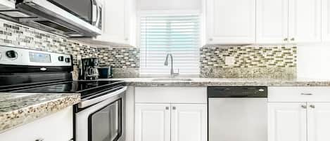 Apartemen | Dapur pribadi | Lemari es besar, microwave, oven, dan kompor