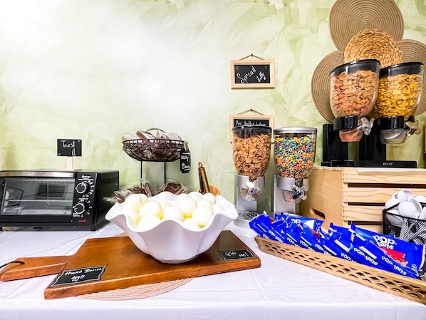 Free daily continental breakfast - The oasis (Hollywood)