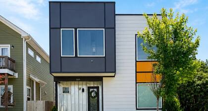 • Music City Getaway Modern Luxury Minutes to Downtown and Midtown • Sleeps 10