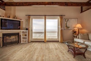Smart TV, fireplace, books, offices
