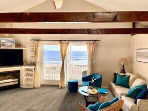 Smart-TV, Kamin, Bücher, Arbeitsbereiche