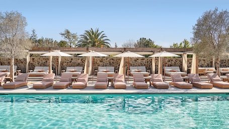 Outdoor pool, cabanas (surcharge), pool umbrellas
