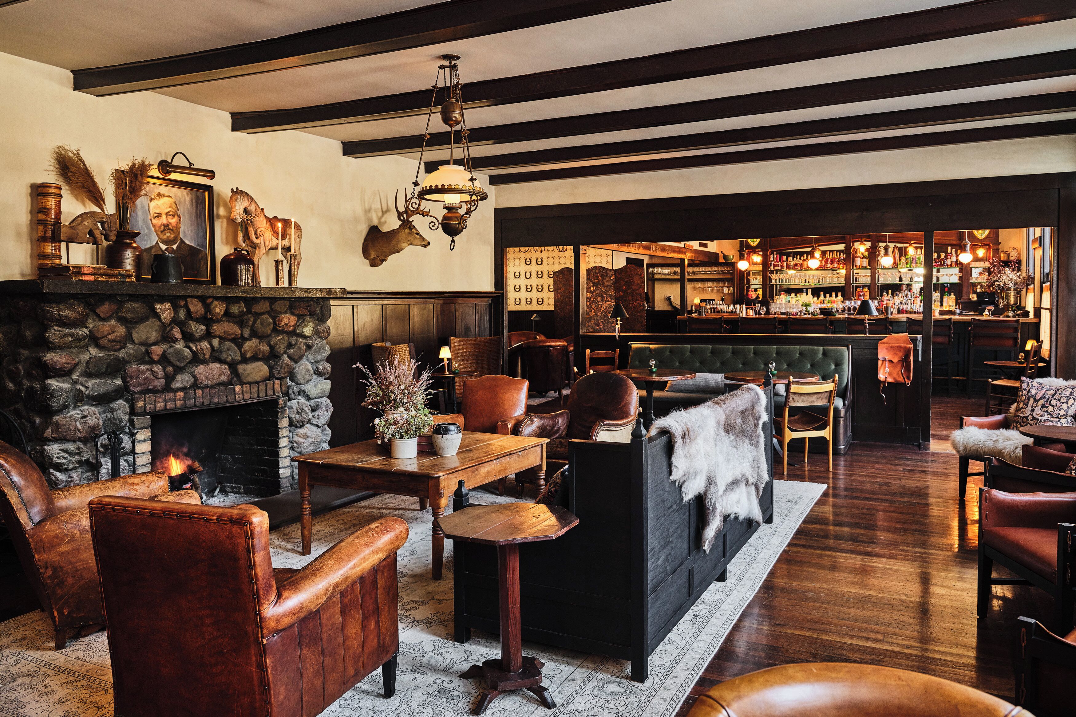 Lobby lounge