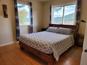 3 bedrooms, desk, free WiFi, bed sheets - The Montana Retreat - Gateway to Glacier National Park (Kalispell)
