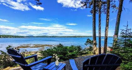 Romantic Waterfront Cottage w/ Private Beach & Fire Pit