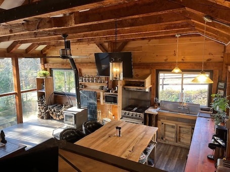 専用キッチン. Base Camp Glamping @ Brook Ridge
