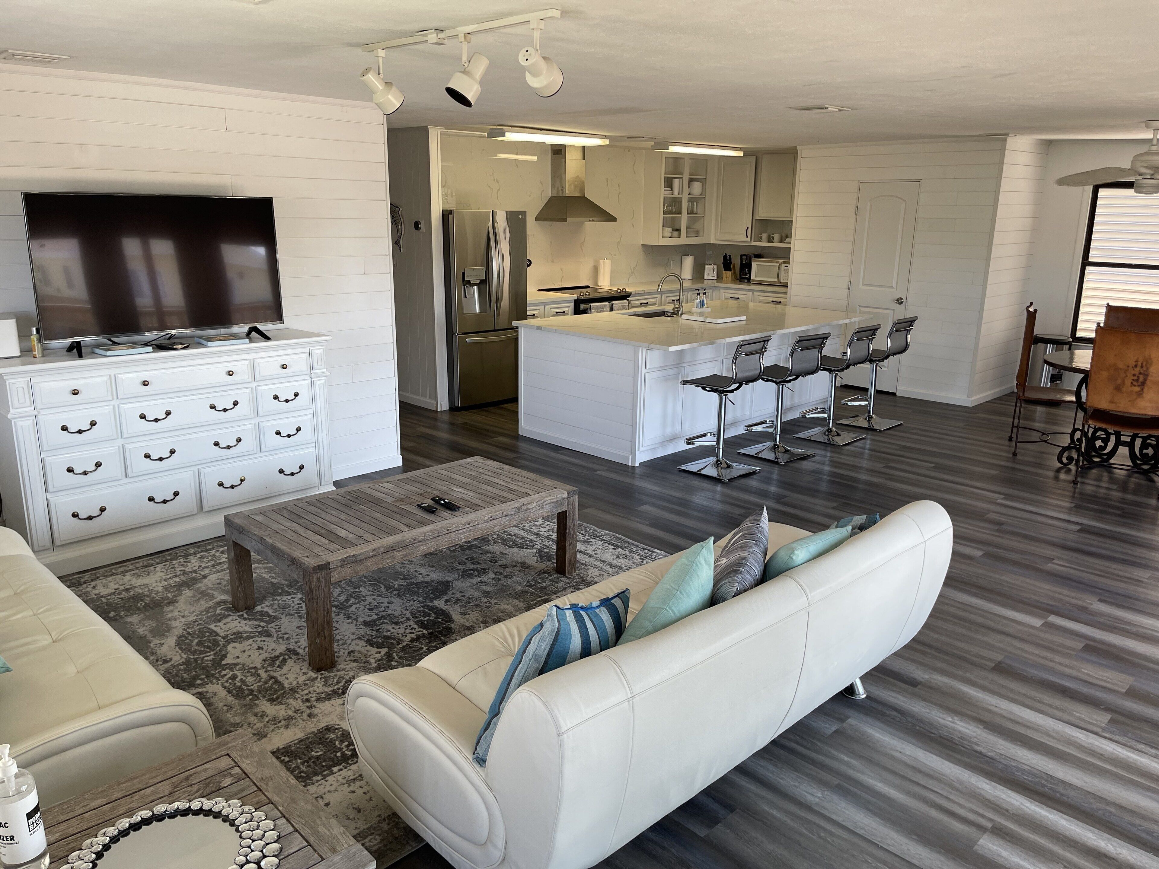 Smart-tv, böcker och datorskärmar