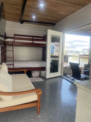 4 bedrooms, desk, iron/ironing board, travel cot