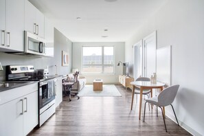 Refrigerador, microondas, horno y lavavajillas 