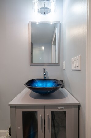 Suihku, pyyhkeet, saippua, vessapaperi