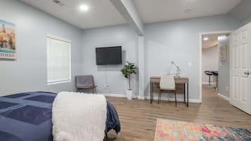 1 bedroom, bed sheets