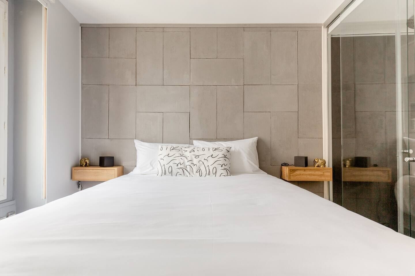 1 slaapkamer, een strijkplank/strijkijzer, wifi, beddengoed