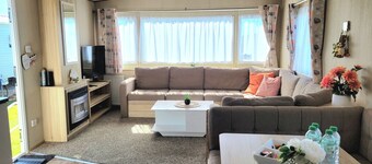 St Osyth- Sleeps8-freeparking-wifi-holidaypark