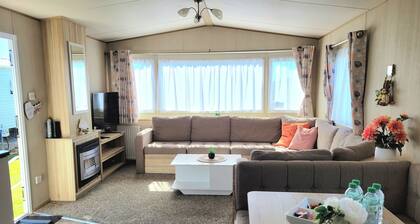 St Osyth- Sleeps8-freeparking-wifi-holidaypark