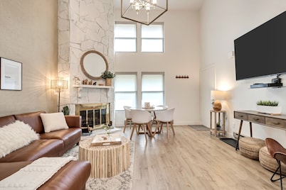 New remodeled Scandinavian theme Condo with Beautiful Mountain Views