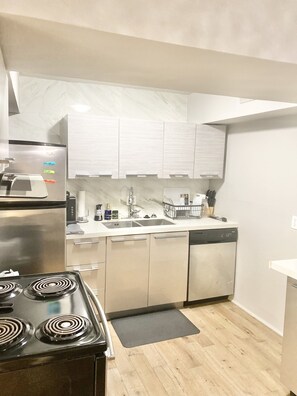 Fridge, oven, stovetop, toaster