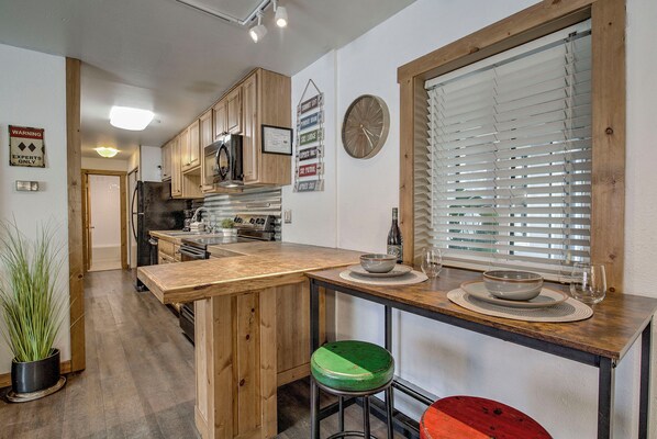 Mikrobølgeovn, ovn, kogeplade, opvaskemaskine